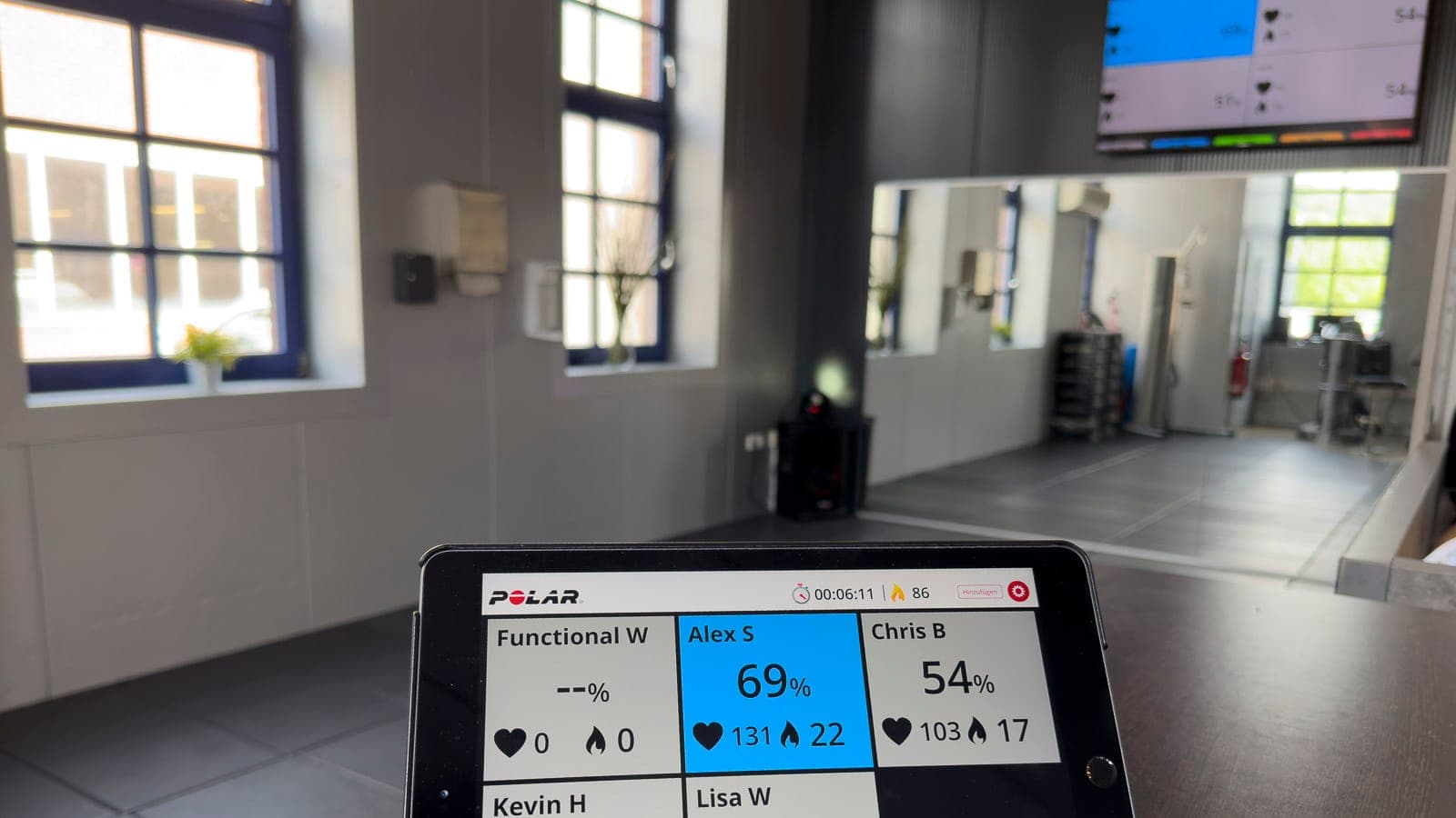 Tablet mit Polar-Herzfrequenzanzeige zur Fortschrittsmessung